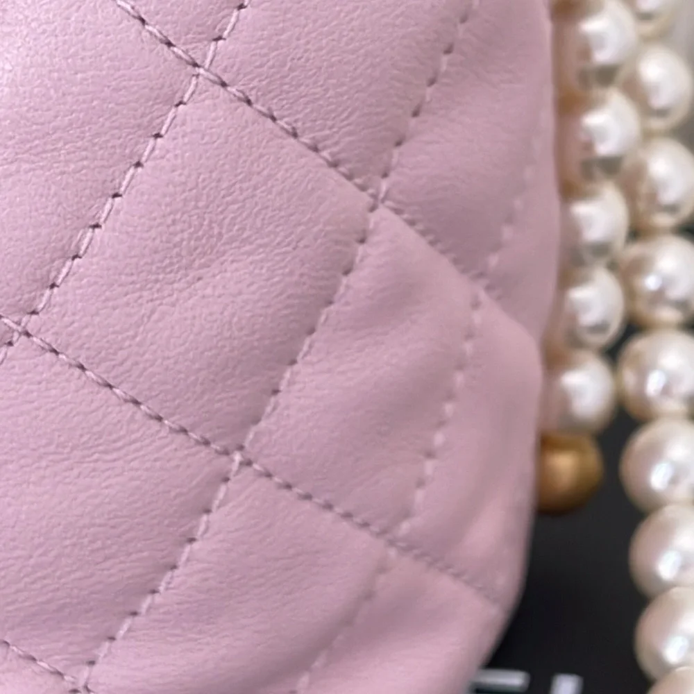 CHANEL Luxurious Lamb leather bag authentic 100%